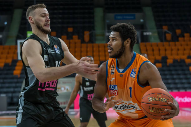 通过细致的 通过细致的