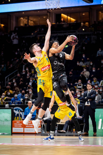 茵场和篮球 茵场和篮球